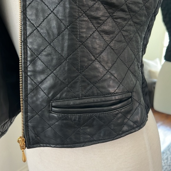 LEATHER FRONT VEST BY STUDIO SIENA BLACK LEATHER SIZE S. BACK IS MATERIAL. - Picture 7 of 16